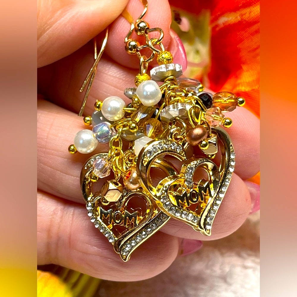 - “MOM” Gold Heart cluster  Earrings